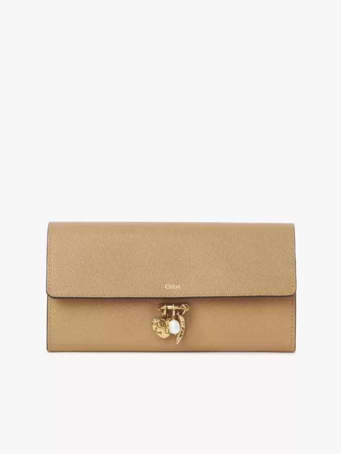 Chloé Charms lång plånbok med lock i narvat läder Chloé Charms lång plånbok med lock i narvat läder