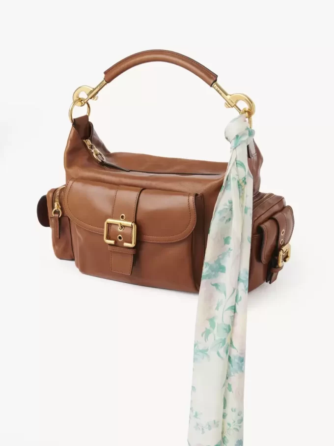 Chloé Peonies bandeau halsduk i siden charmeuse Chloé Peonies bandeau halsduk i siden charmeuse