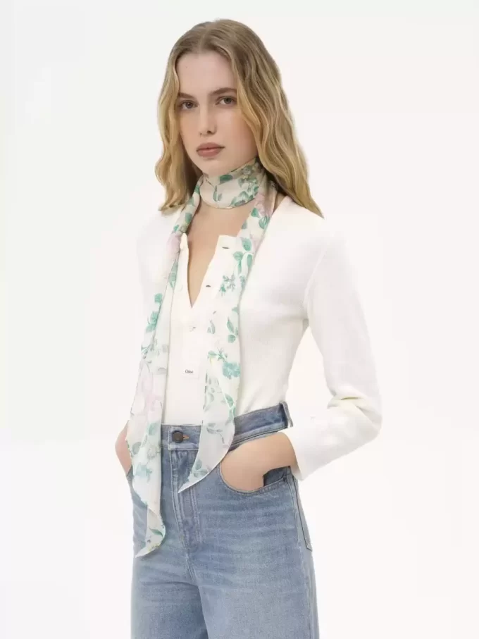 Chloé Peonies bandeau halsduk i siden charmeuse Chloé Peonies bandeau halsduk i siden charmeuse