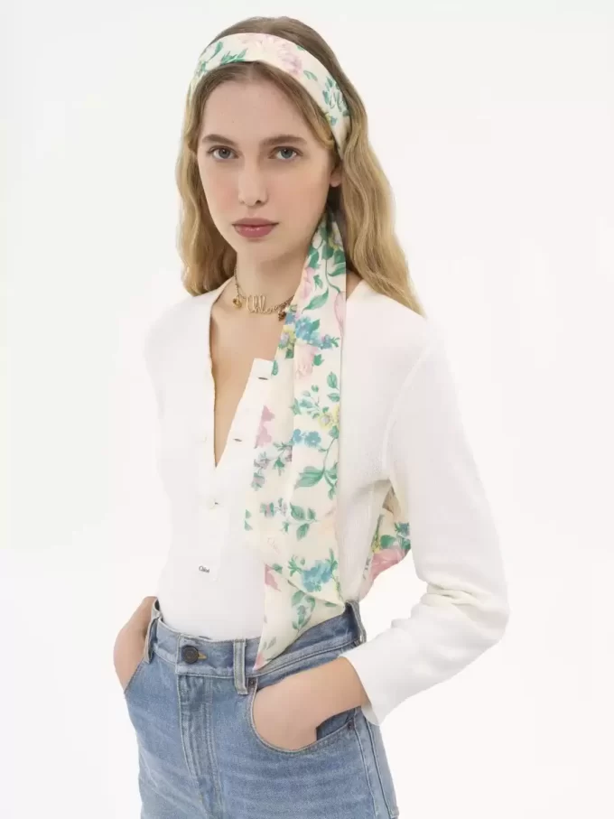 Chloé Peonies bred bandeau halsduk i siden charmeuse Chloé Peonies bred bandeau halsduk i siden charmeuse
