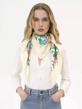 Chloé Peonies fyrkantig halsduk i sidentwill Chloé Peonies fyrkantig halsduk i sidentwill