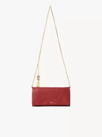 Chloé Plånbok med spinflap och kedja i narvat läder Chloé Plånbok med spinflap och kedja i narvat läder