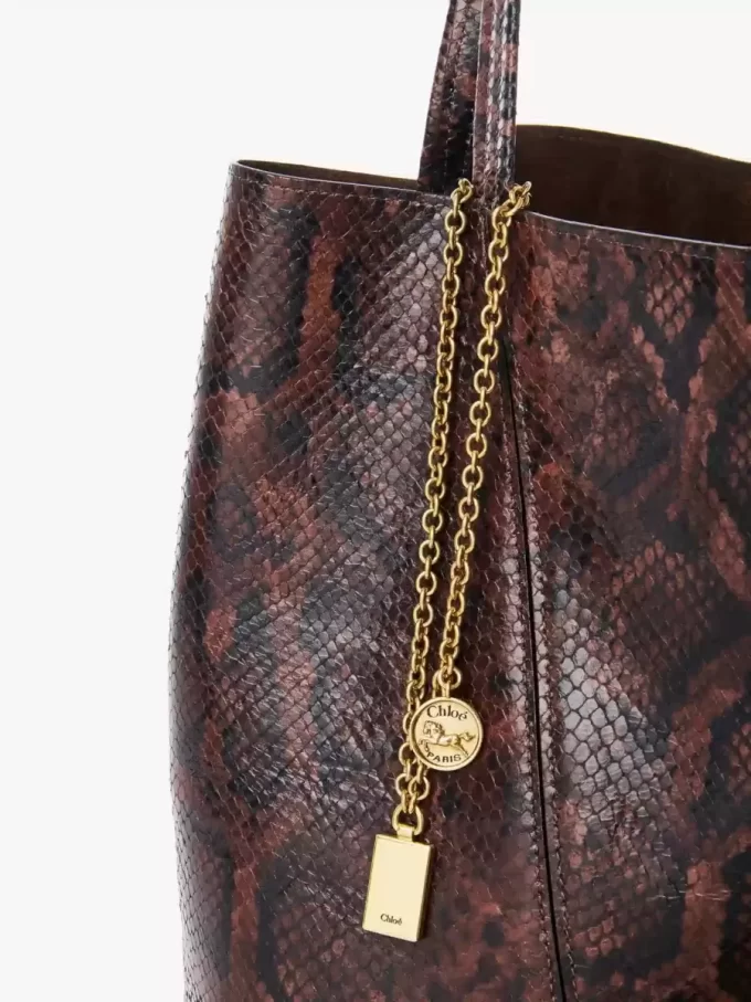 Chloé Spin tote-väska i läder med pytonmönstrad look Chloé Spin tote-väska i läder med pytonmönstrad look
