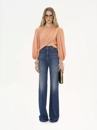 Hög midja, utsvängda jeans i denim Hög midja, utsvängda jeans i denim