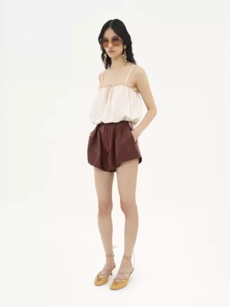 Högmidjade shorts i läder Högmidjade shorts i läder