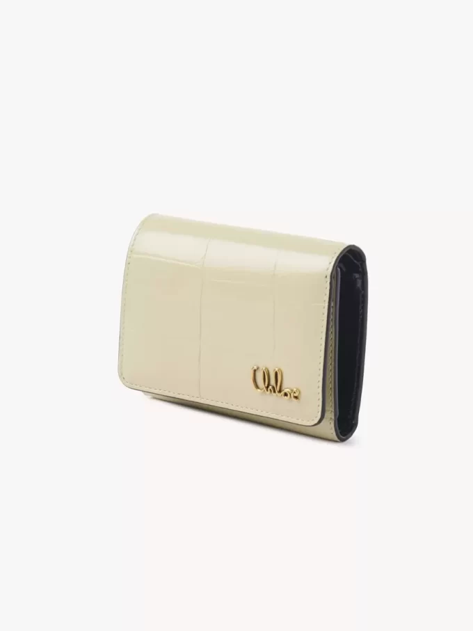 Liten Chloé Iconic trefaldig väska i läder med krokodileffekt Liten Chloé Iconic trefaldig väska i läder med krokodileffekt