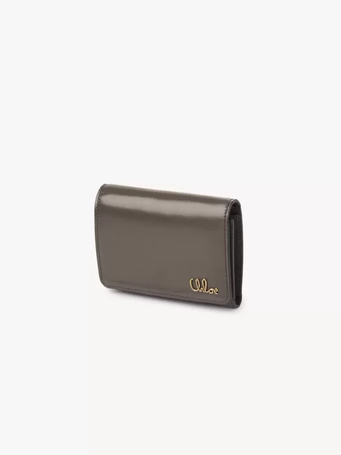Liten Chloé Iconic trefaldig väska med myntficka i glansigt läder Liten Chloé Iconic trefaldig väska med myntficka i glansigt läder