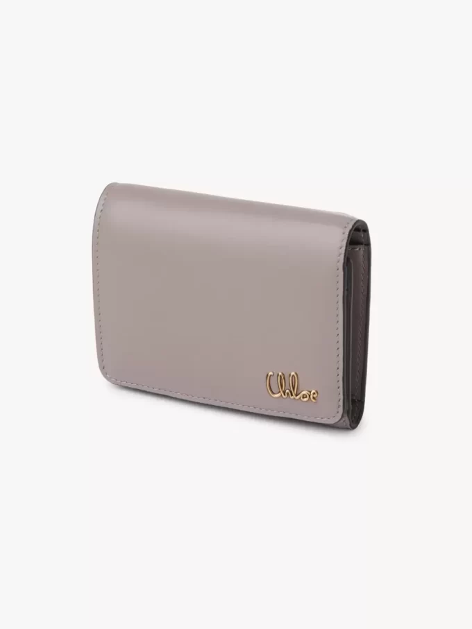 Liten Chloé Iconic trefaldig väska med myntficka i glansigt läder Liten Chloé Iconic trefaldig väska med myntficka i glansigt läder