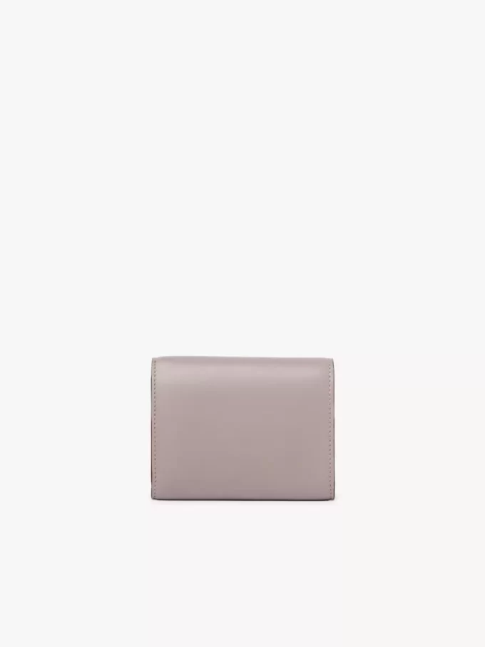 Liten Chloé Iconic trefaldig väska med myntficka i glansigt läder Liten Chloé Iconic trefaldig väska med myntficka i glansigt läder