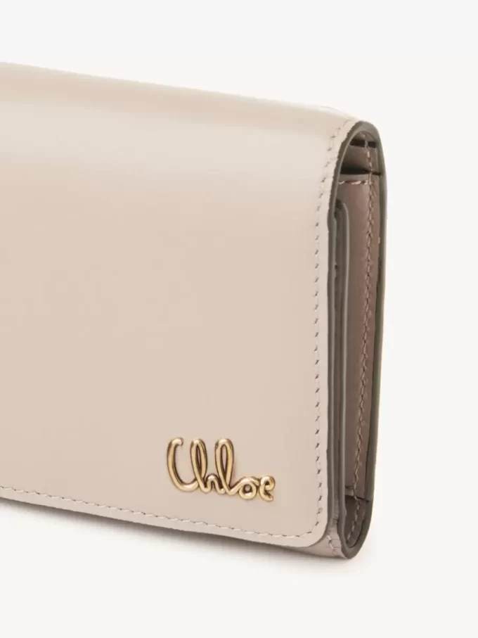 Liten Chloé Iconic trefaldig väska med myntficka i glansigt läder Liten Chloé Iconic trefaldig väska med myntficka i glansigt läder