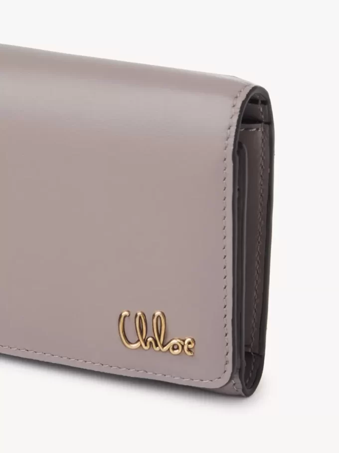 Liten Chloé Iconic trefaldig väska med myntficka i glansigt läder Liten Chloé Iconic trefaldig väska med myntficka i glansigt läder
