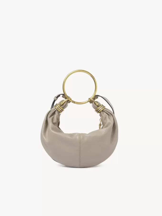 Liten hoboväska med armband i narvat läder Liten hoboväska med armband i narvat läder