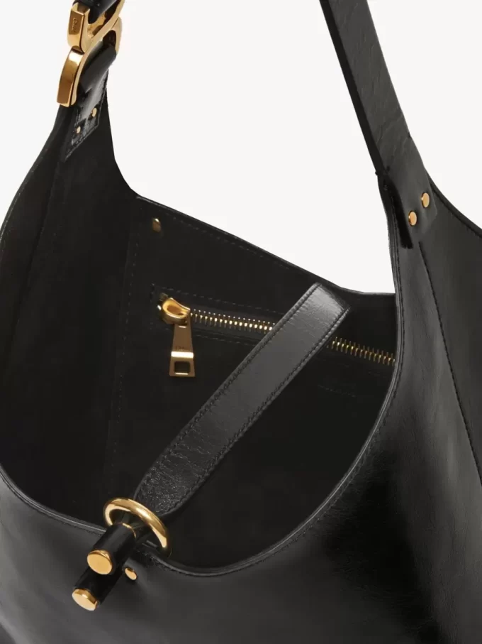 Liten Marcie hobo-väska i glansigt läder Liten Marcie hobo-väska i glansigt läder