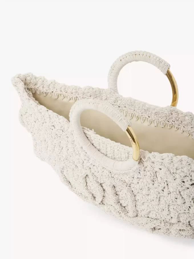 Liten virkad tote-väska med armband, Paravent Liten virkad tote-väska med armband, Paravent