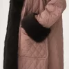 Lång hybridkappa i teknisk satin Lång hybridkappa i teknisk satin