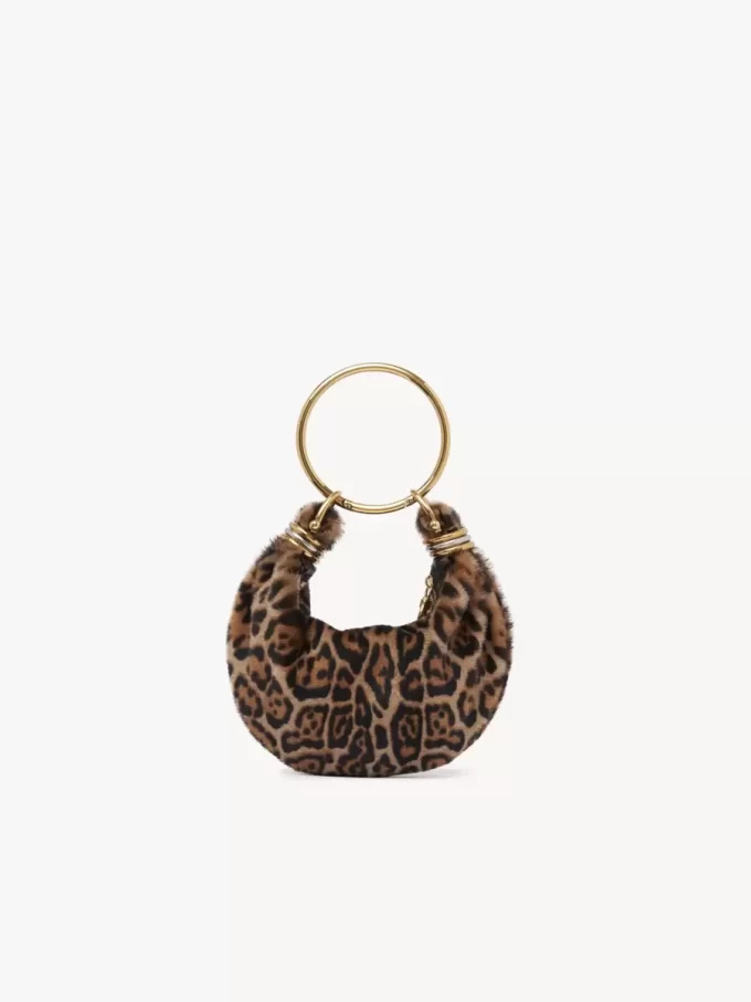 Mini Armband Hobo-väska i leopardmönstrat fårskinn Mini Armband Hobo-väska i leopardmönstrat fårskinn