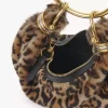 Mini Armband Hobo-väska i leopardmönstrat fårskinn Mini Armband Hobo-väska i leopardmönstrat fårskinn