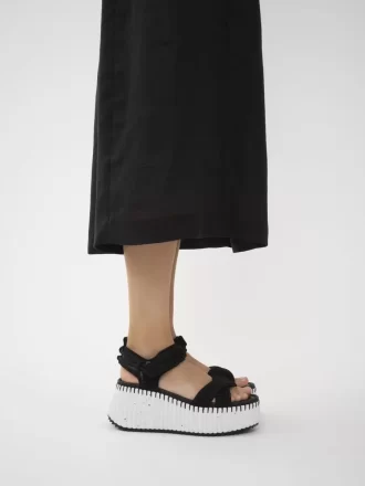 Nama kilklackade sandaler Nama kilklackade sandaler