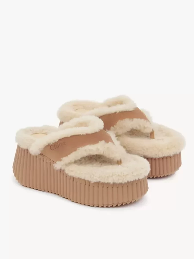 Nama kilklackade sandaler Nama kilklackade sandaler