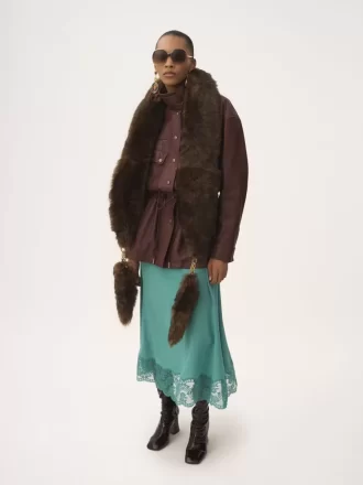 Parkas i läder med hög hals Parkas i läder med hög hals