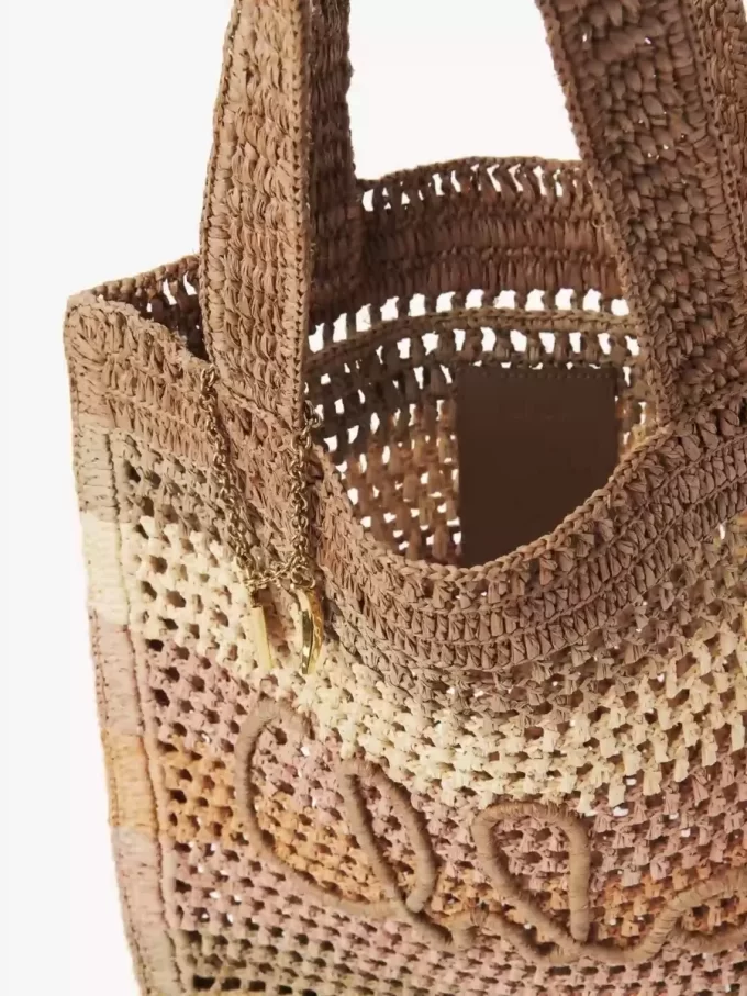 Sommarväska med bananmotiv i raffia Sommarväska med bananmotiv i raffia