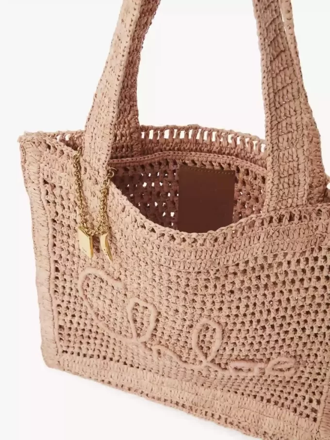 Sommarväska med bananmotiv i raffia Sommarväska med bananmotiv i raffia