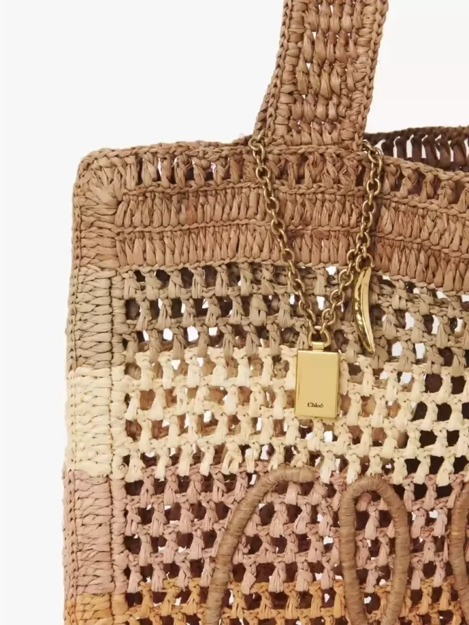 Sommarväska med bananmotiv i raffia Sommarväska med bananmotiv i raffia
