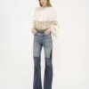 Utsvängda jeans i denim med lappmönster Utsvängda jeans i denim med lappmönster