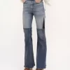 Utsvängda jeans i denim med lappmönster Utsvängda jeans i denim med lappmönster