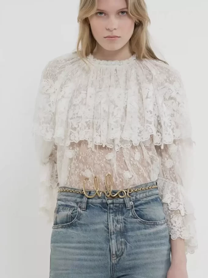 Utsvängda jeans i denim med lappmönster Utsvängda jeans i denim med lappmönster