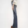 Utsvängda jeans i denim med lappmönster Utsvängda jeans i denim med lappmönster